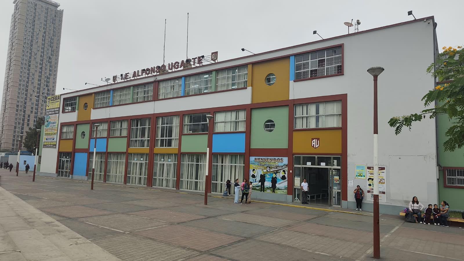 Fachada del colegio Alfonso Ugarte